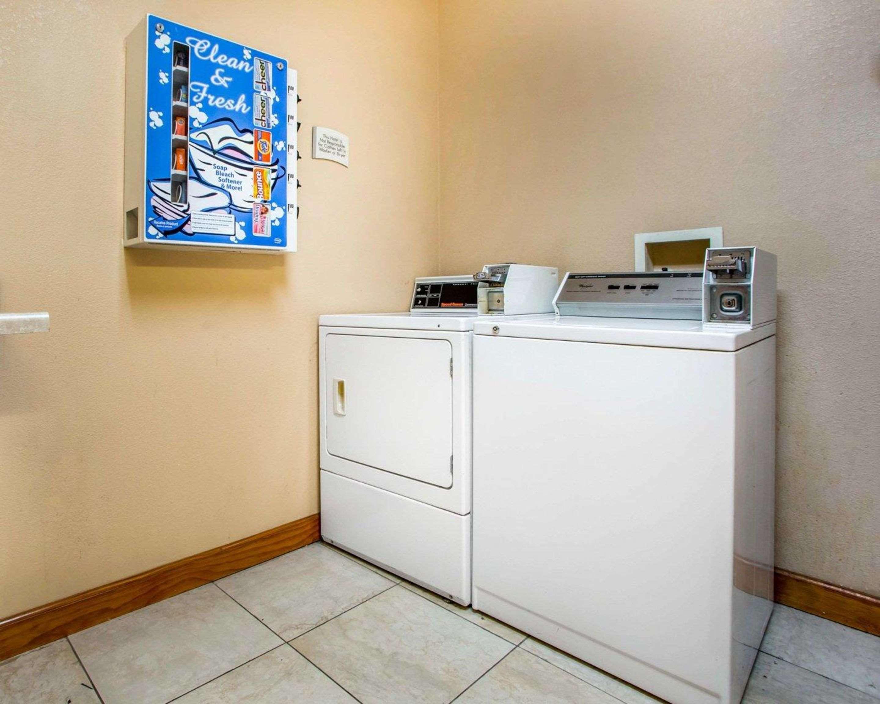 Quality Inn & Suites South-Obetz Zewnętrze zdjęcie