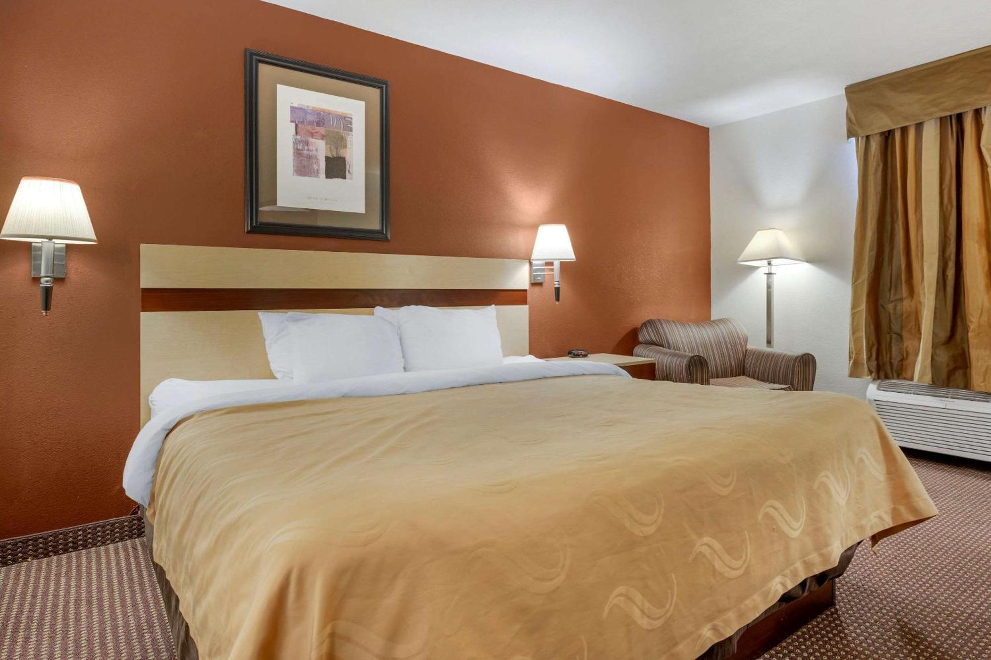 Quality Inn & Suites South-Obetz Zewnętrze zdjęcie