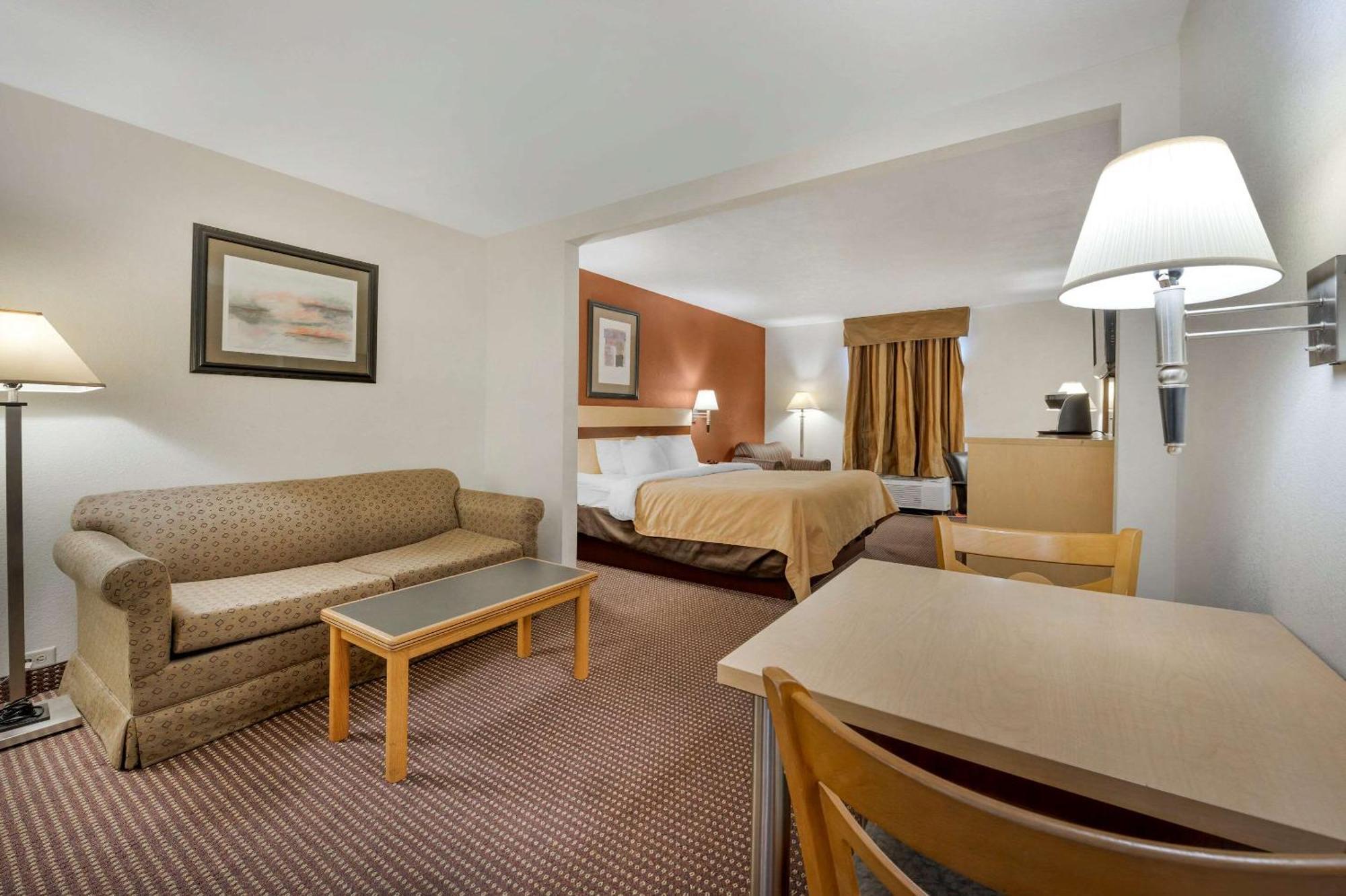 Quality Inn & Suites South-Obetz Zewnętrze zdjęcie