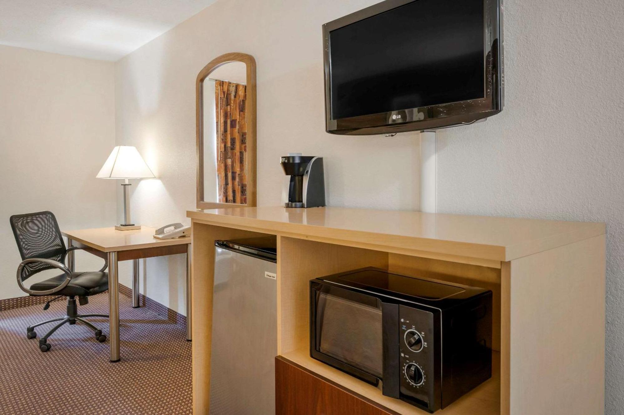 Quality Inn & Suites South-Obetz Zewnętrze zdjęcie
