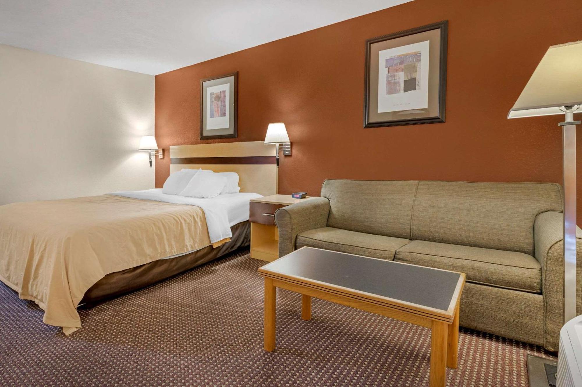 Quality Inn & Suites South-Obetz Zewnętrze zdjęcie
