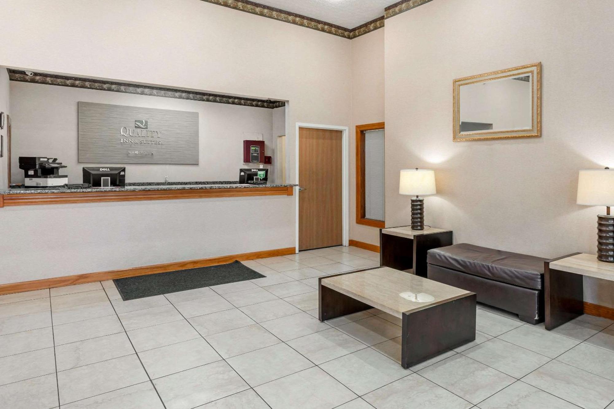 Quality Inn & Suites South-Obetz Zewnętrze zdjęcie